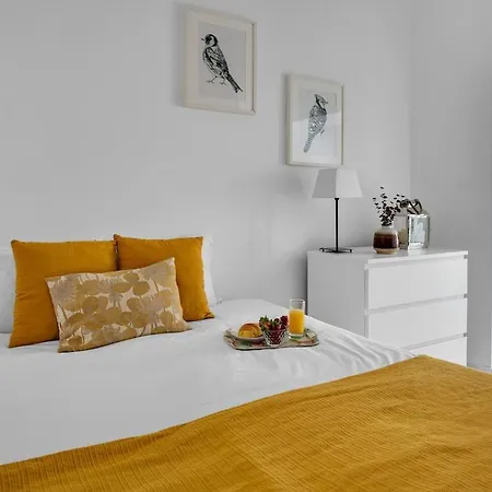 Apartament Modern 2 Bedroom In Estrela With Outside Terrace! Amazing For Families, Couples, Friends *
