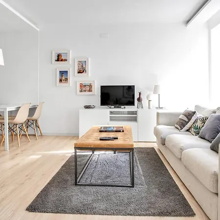 Modern 2 Bedroom In Estrela With Outside Terrace! Amazing For Families, Couples, Friends * Lizbona