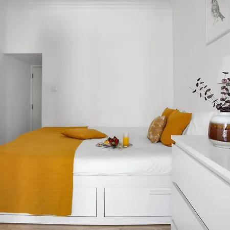 Apartment Modern 2 Bedroom In Estrela With Outside Terrace! Amazing For Families, Couples, Friends Lisbon