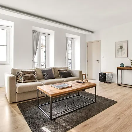Modern 2 Bedroom In Estrela With Outside Terrace! Amazing For Families, Couples, Friends * Lisbon