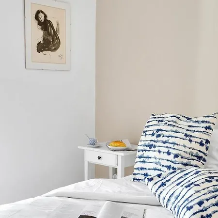 Apartment Modern 2 Bedroom In Estrela With Outside Terrace! Amazing For Families, Couples, Friends