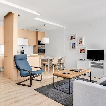Apartment Modern 2 Bedroom In Estrela With Outside Terrace! Amazing For Families, Couples, Friends Lisbon