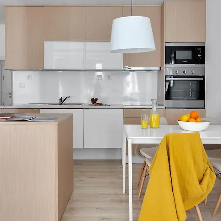Apartment Modern 2 Bedroom In Estrela With Outside Terrace! Amazing For Families, Couples, Friends