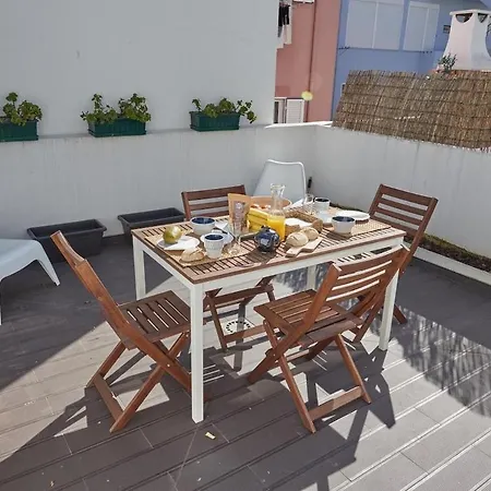 Modern 2 Bedroom In Estrela With Outside Terrace! Amazing For Families, Couples, Friends *