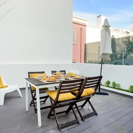 Apartment Modern 2 Bedroom In Estrela With Outside Terrace! Amazing For Families, Couples, Friends Lisbon