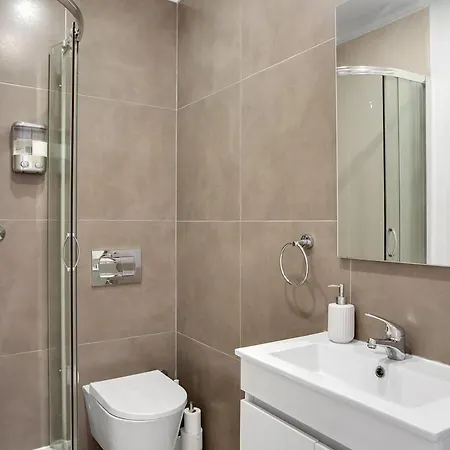 Modern 2 Bedroom In Estrela With Outside Terrace! Amazing For Families, Couples, Friends