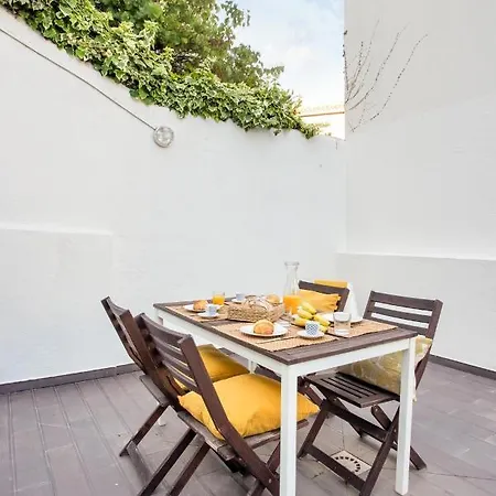 Modern 2 Bedroom In Estrela With Outside Terrace! Amazing For Families, Couples, Friends * Lisbon