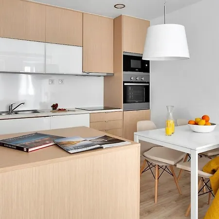 Modern 2 Bedroom In Estrela With Outside Terrace! Amazing For Families, Couples, Friends *