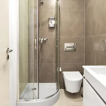 Apartment Modern 2 Bedroom In Estrela With Outside Terrace! Amazing For Families, Couples, Friends *