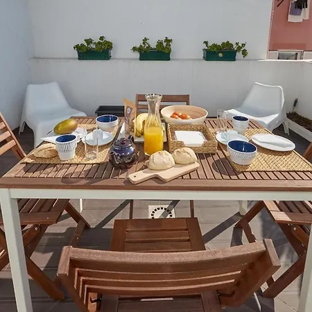 Apartment Modern 2 Bedroom In Estrela With Outside Terrace! Amazing For Families, Couples, Friends