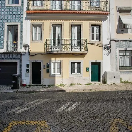 Modern 2 Bedroom In Estrela With Outside Terrace! Amazing For Families, Couples, Friends Lisbon